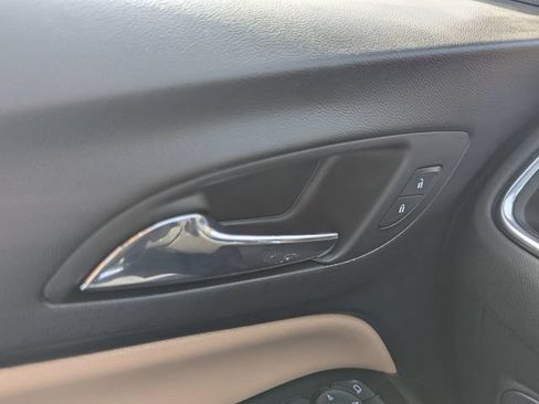 Used 2023 Chevrolet Equinox Premier FWD image 15