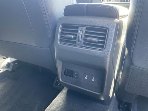 Certified 2025 Nissan Rogue SL w/ Tech Package FWD image 18
