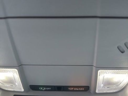 Used 2024 GMC Terrain SLE image 33