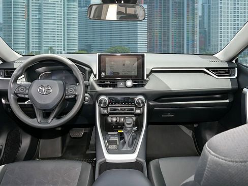 Used 2024 Toyota RAV4 XLE w/ Convenience Package FWD image 19