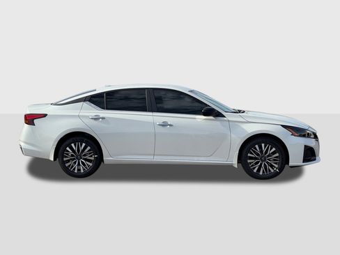 New 2025 Nissan Altima 2.5 SV image 8