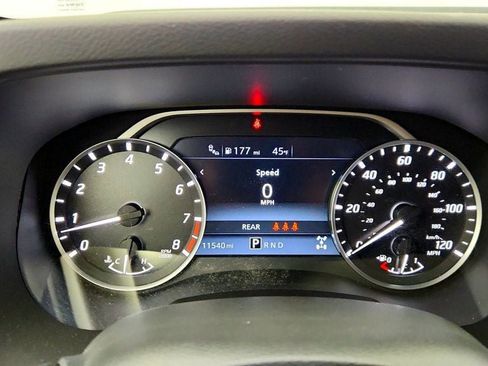 Used 2025 Nissan Frontier SV image 14