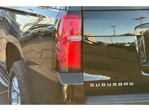 Used 2019 Chevrolet Suburban LT image 27