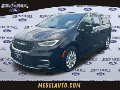 Used 2024 Chrysler Pacifica Touring-L