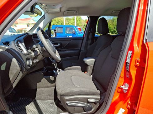 Certified 2023 Jeep Renegade Latitude image 13