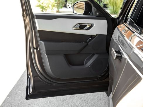 New 2026 Land Rover Range Rover Velar Dynamic SE image 12