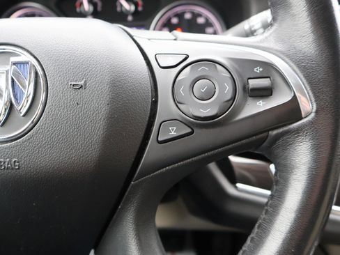 Used 2020 Buick Enclave Essence image 30