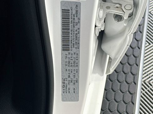 Used 2019 RAM 1500 Laramie AWD/4WD image 35