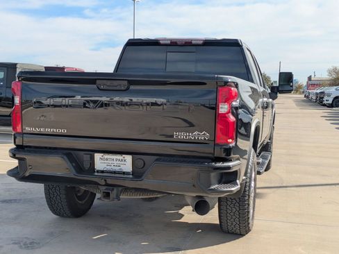 Used 2023 Chevrolet Silverado 2500 High Country w/ Z71 Off-Road Package image 3