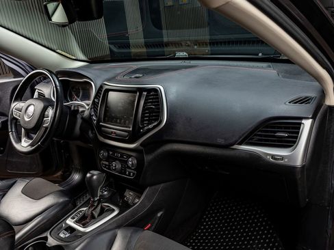 Used 2018 Jeep Cherokee Trailhawk w/ Comfort & Convenience Group image 13