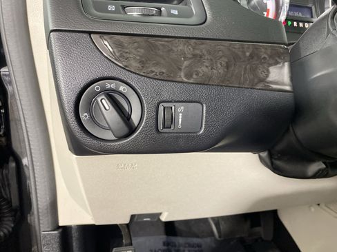 Used 2019 Dodge Grand Caravan SE w/ UConnect Hands-Free Group FWD image 23