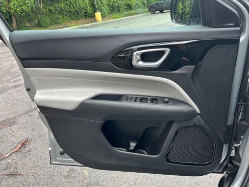 Used 2025 Jeep Compass Limited image 20