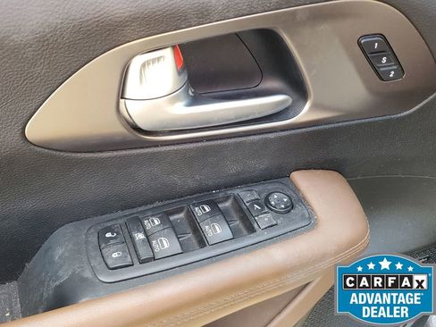 Used 2018 Chrysler Pacifica Limited w/ Tire & Wheel Group image 46