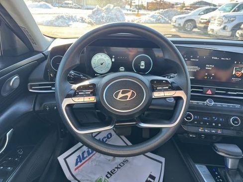 Used 2024 Hyundai Elantra SEL image 13