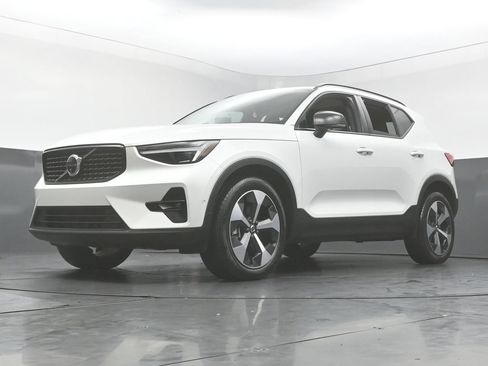 Used 2026 Volvo XC40 B5 Plus AWD/4WD image 50
