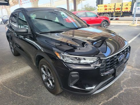 Used 2025 Ford Escape ST-Line AWD/4WD image 2