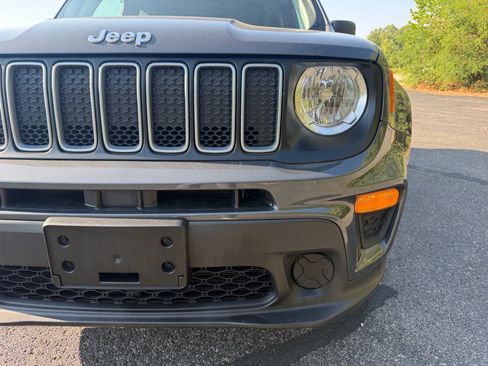 Used 2023 Jeep Renegade Latitude AWD/4WD image 6