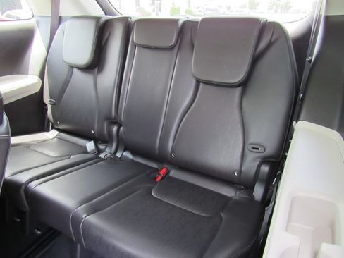 Used 2024 Kia Carnival LX FWD image 16