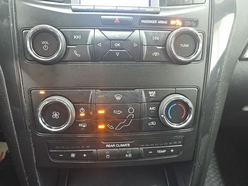 Used 2018 Ford Explorer XLT image 21