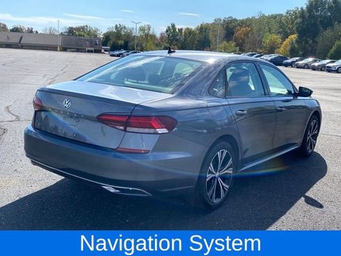 Used 2022 Volkswagen Passat 2.0T image 4