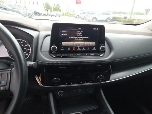 Used 2023 Nissan Rogue SV image 18