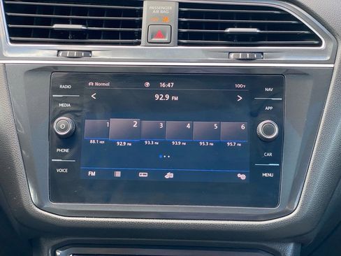 Used 2020 Volkswagen Tiguan SEL image 20