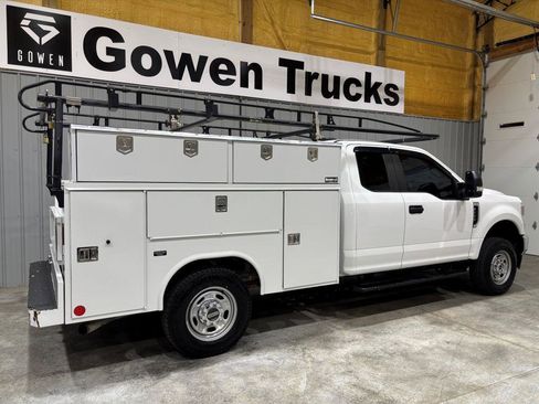 Used 2022 Ford F250 XL w/ Power Equipment Group image 6