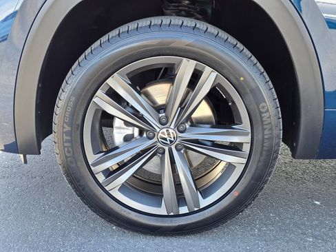 Certified 2022 Volkswagen Atlas Cross Sport SEL R-Line AWD/4WD image 8