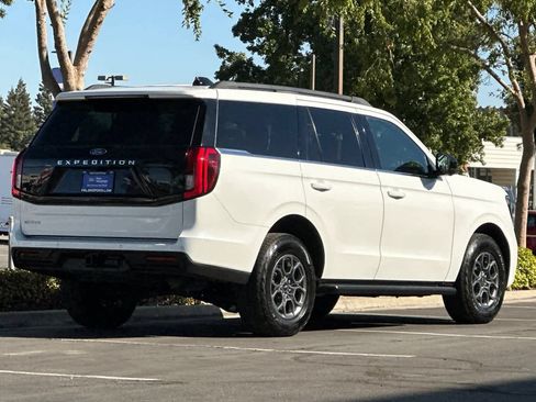 Certified 2025 Ford Expedition Active RWD image 2