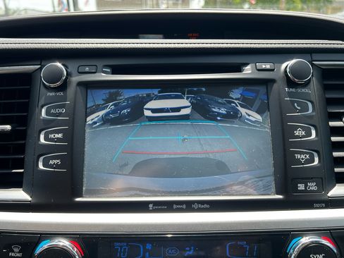 Used 2017 Toyota Highlander XLE image 18