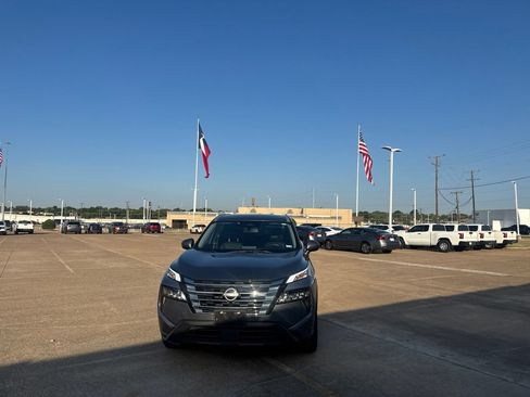 Used 2024 Nissan Rogue SV w/ SV Premium Package FWD image 5