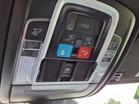 Used 2025 RAM 1500 Big Horn AWD/4WD image 19