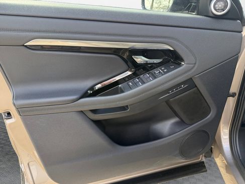 Used 2021 Land Rover Range Rover Evoque R-Dynamic S image 10