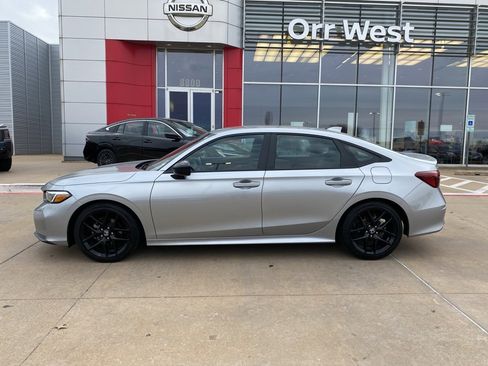 Used 2025 Honda Civic Sport image 2