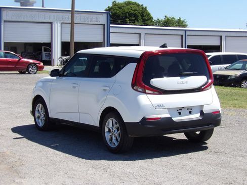 Used 2022 Kia Soul LX w/ Technology Package FWD image 8