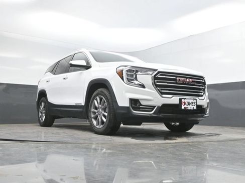 Used 2024 GMC Terrain SLT AWD/4WD image 47