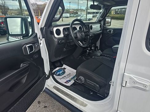 Used 2021 Jeep Wrangler Unlimited Islander image 12