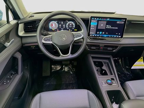 New 2026 Volkswagen Tiguan SE FWD image 23