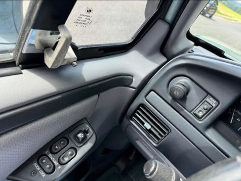 Used 1996 Ford Bronco XLT image 11