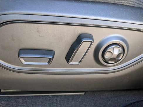 New 2025 Jeep Grand Cherokee Altitude image 17