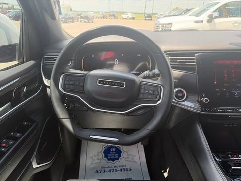 Used 2022 Jeep Wagoneer Series III AWD/4WD image 15