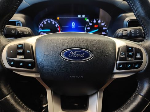 Used 2023 Ford Explorer XLT w/ Equipment Group 202A RWD image 17