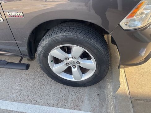 Used 2014 RAM 1500 Express RWD image 14