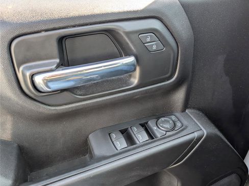 Used 2023 Chevrolet Silverado 1500 Custom image 17