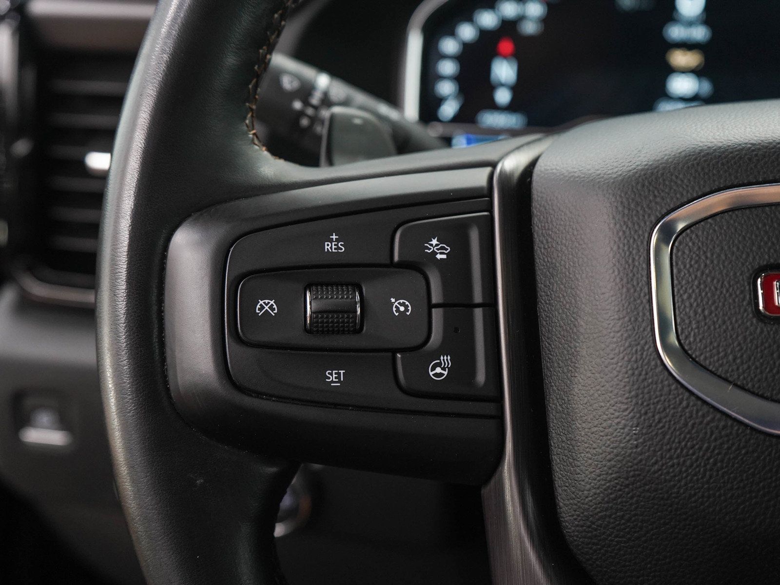 Used 2024 GMC Sierra 1500 AT4 w/ Technology Package AWD/4WD image 29