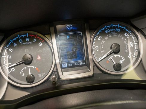 Used 2022 Toyota Tacoma TRD Off-Road image 16