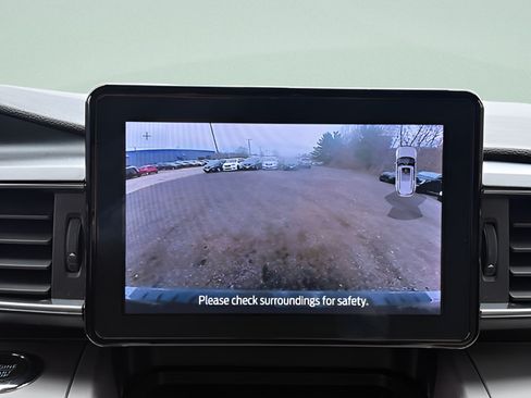 Used 2022 Ford Explorer XLT w/ Equipment Group 202A AWD/4WD image 10