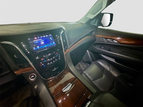 Used 2018 Cadillac Escalade Luxury image 8
