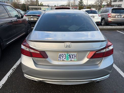 Used 2017 Honda Accord Sport image 5