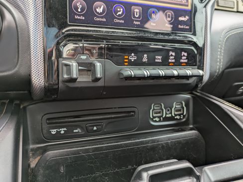 Used 2019 RAM 1500 Limited AWD/4WD image 17
